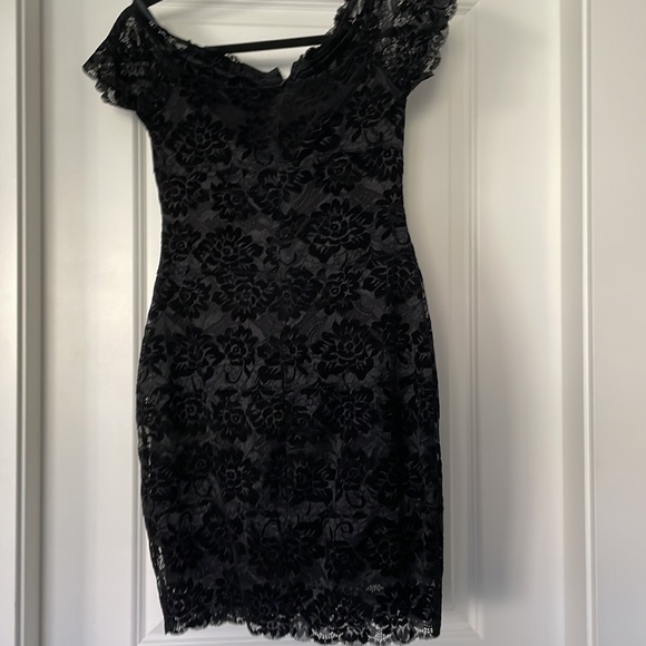 Black lace dress - Picture 4 of 4